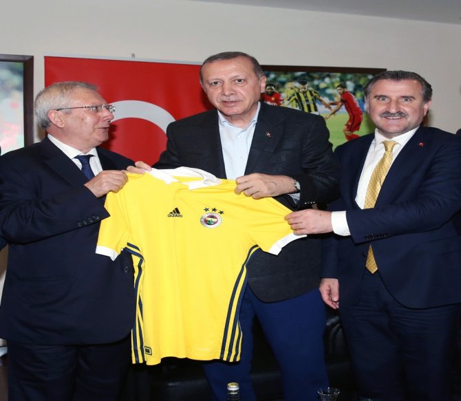 Cumhurbaşkanı Erdoğan, Fenerbahçe’yi Tebrik Etti