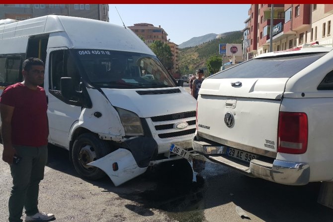 Aynı Noktada 2 Saatte 2 Kaza: 4 Yaralı