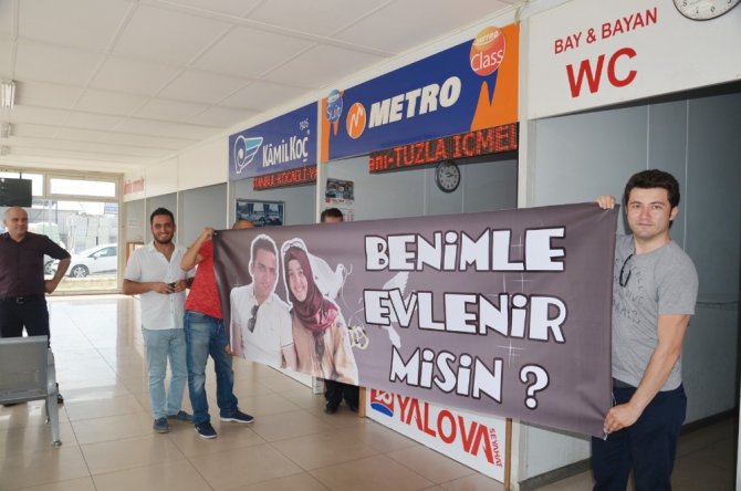 Otobüs Terminalinde Sürpriz Evlenme Teklifi