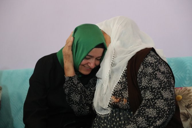 Bakan Kaya Şehit Ailesini Ziyaret Etti