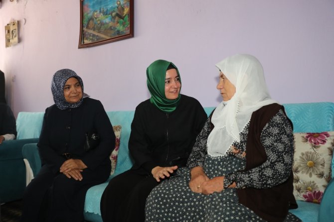 Bakan Kaya Şehit Ailesini Ziyaret Etti