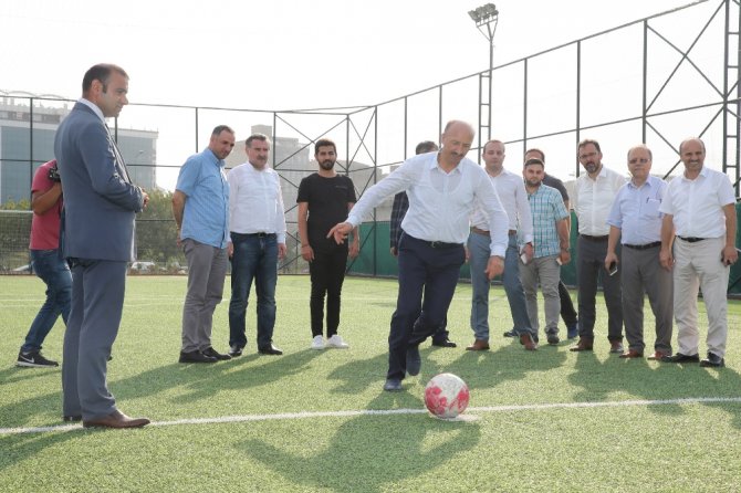 Bakan Bak, Çocuklarla Basketbol Maçı Yaptı
