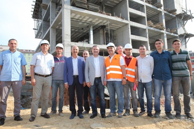 Bakan Bak, Çocuklarla Basketbol Maçı Yaptı