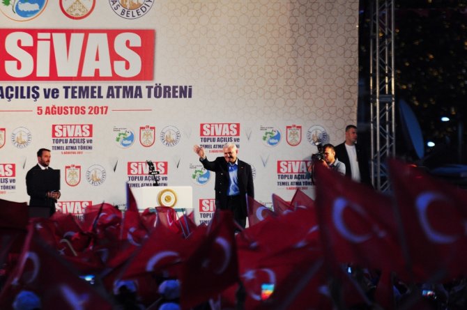 Başbakan Yıldırım’a Abdullah Gül De Eşlik Etti