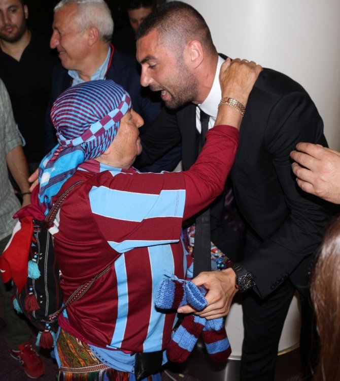 Trabzonspor, Burak Yılmaz İle 3 Yıllık Sözleşme İmzaladı