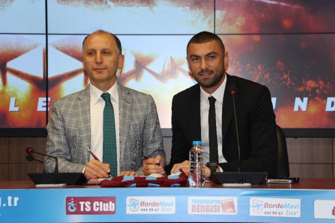 Trabzonspor, Burak Yılmaz İle 3 Yıllık Sözleşme İmzaladı