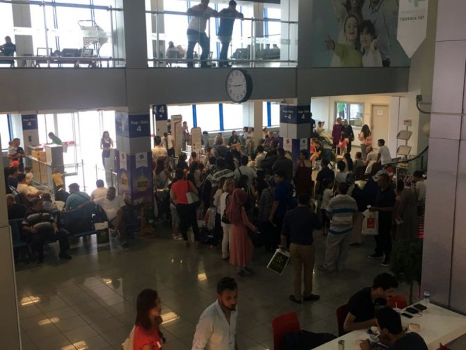Ercan Havalimanında 5 Saatlik Rötar Yolcuları Kızdırdı