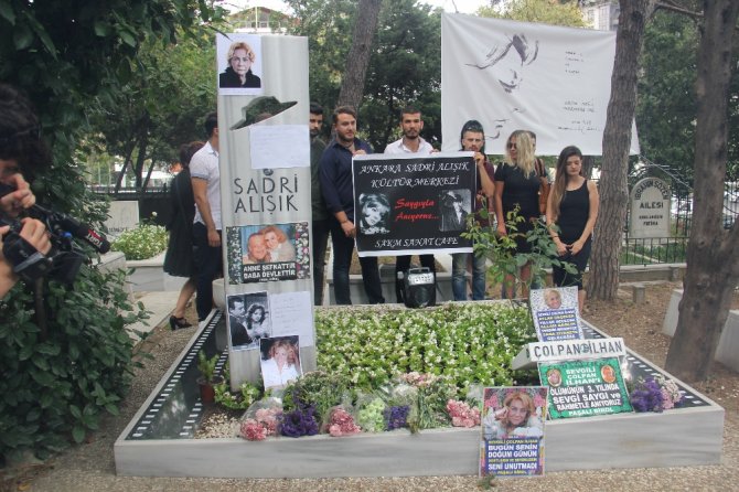 "Çolpan İlhan, Atilla İlhan’ın Sanki Bir Şiirinden Çıkmış Gibi"