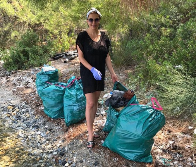 Ünlü Sanatçı Doğum Gününde Çöp Topladı