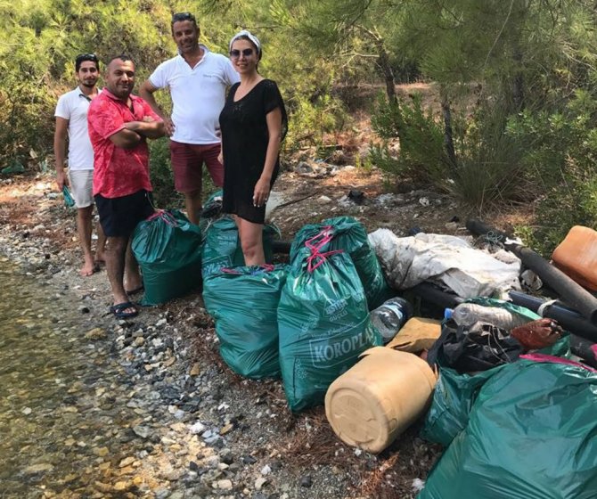 Ünlü Sanatçı Doğum Gününde Çöp Topladı