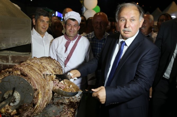 ‘Artvin Kültür Sanat Ve Yöresel Ürünler Tanıtım Fuarı’nın Törenle Açıldı