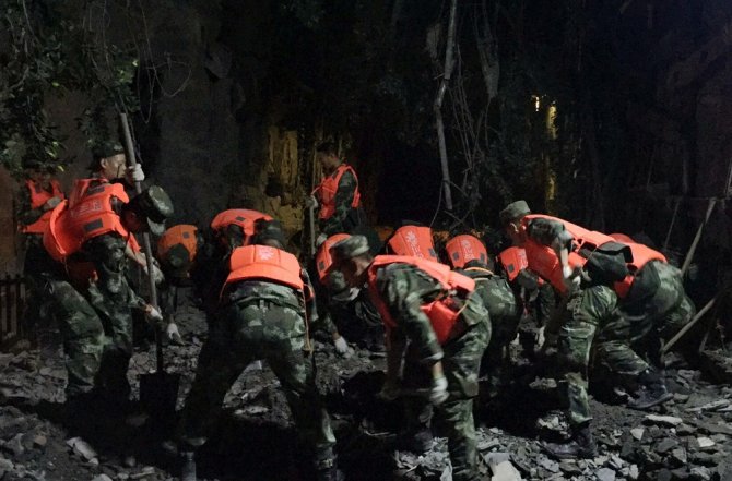 Çin’deki Depremde Ölü Sayısı 13’e Yükseldi