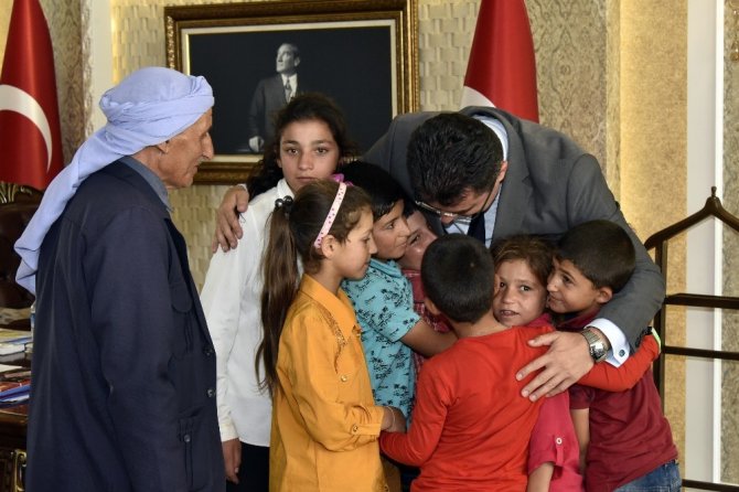Necmettin Öğretmenin Öğrencilerinden Vali Memiş’e Ziyaret