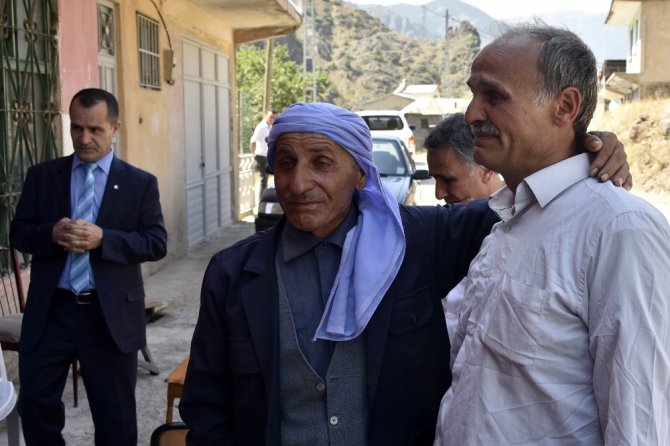 Şehit Öğretmen Necmettin Yılmaz’ın Öğrencilerinden Ailesine Taziye Ziyareti