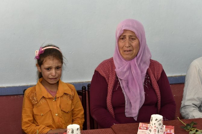 Öğrencileri Şehit Öğretmenin Kabrini Ve Ailesini Ziyaret Etti