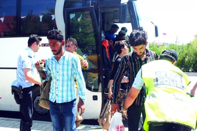 Otobüsten 119 Göçmen Çıktı