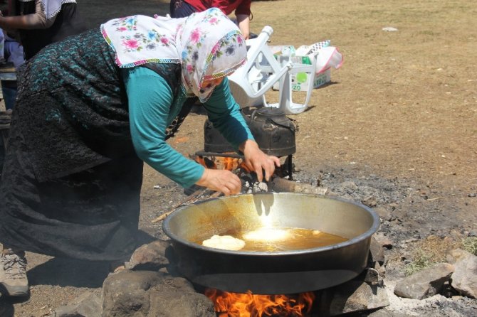 1800 Rakımlı Papart Yaylası’nda Şenlik Düzenlendi