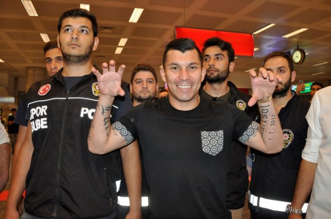 Beşiktaş’ın Yeni Transferi Medel, İstanbul’a Geldi