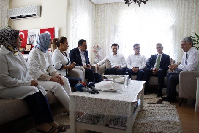 Bakan Kaya’dan Şehit Ailelerine Ziyaret