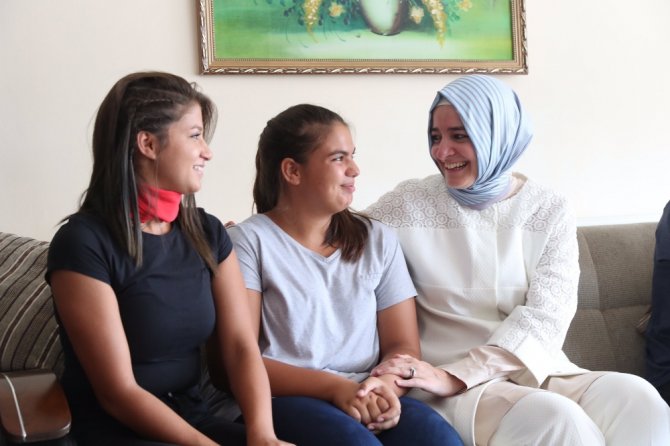 Bakan Kaya’dan Şehit Ailelerine Ziyaret
