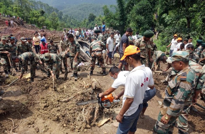 Hindistan’da Toprak Kayması: 46 Ölü