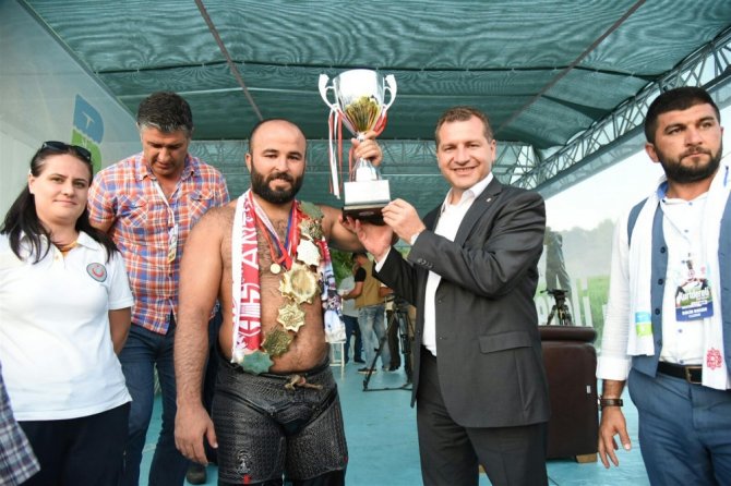 Kurtdereli’de Altın Kemer Orhan Okulu’nun