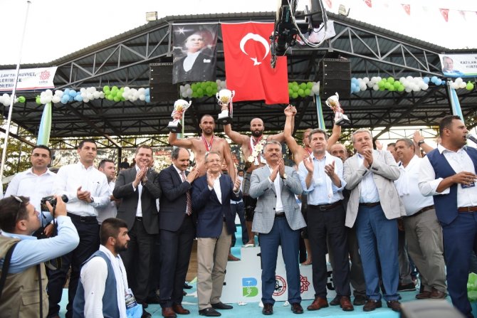 Kurtdereli’de Altın Kemer Orhan Okulu’nun