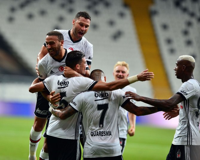 Beşiktaş İlk Yarıyı Önde Geçti
