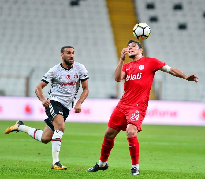 Beşiktaş İlk Yarıyı Önde Geçti
