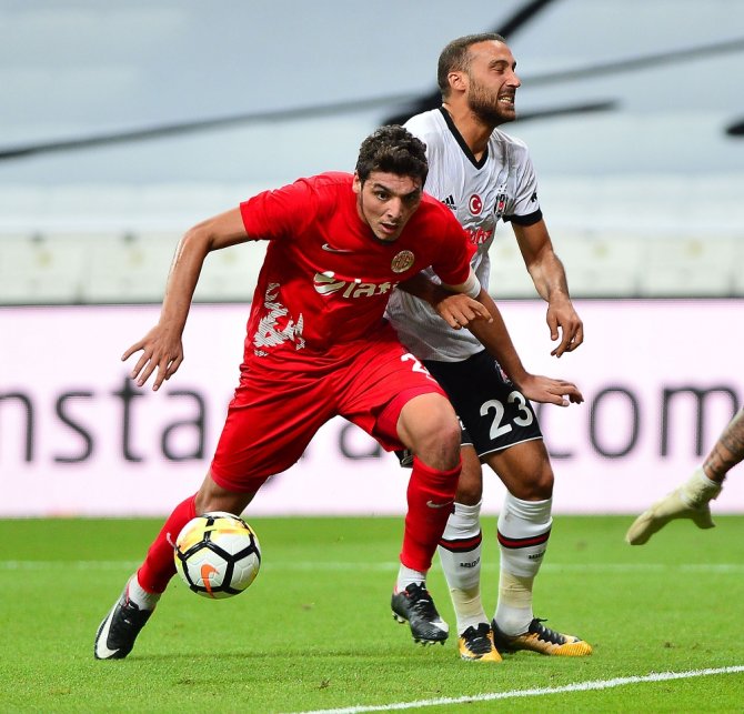 Beşiktaş İlk Yarıyı Önde Geçti