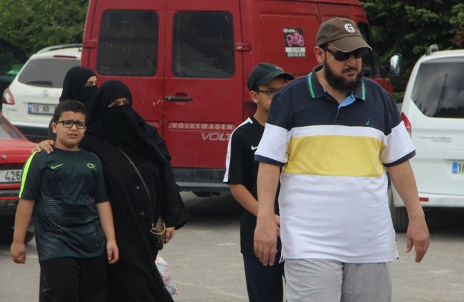 Arap Turistler Oraya Akın Ediyor