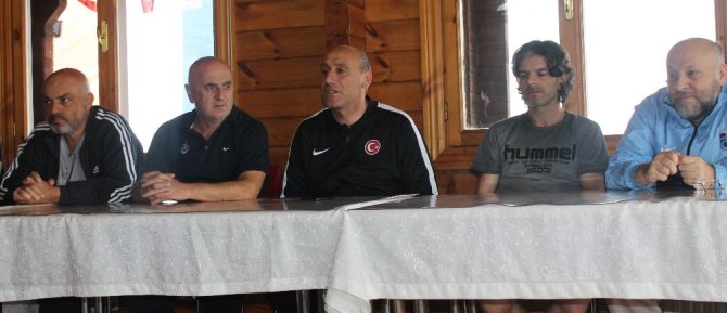 Gençlik Hizmetleri Ve Spor İl Müdürü Öztürk, Basın Mensupları İle Kamp Yaptı