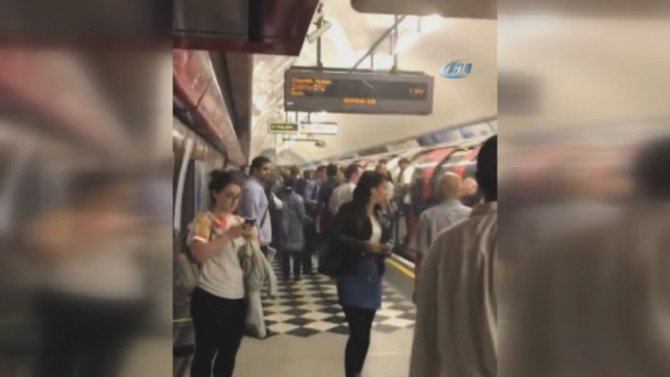 Londra Metrosunda Yangın: İstasyon Boşaltılıyor