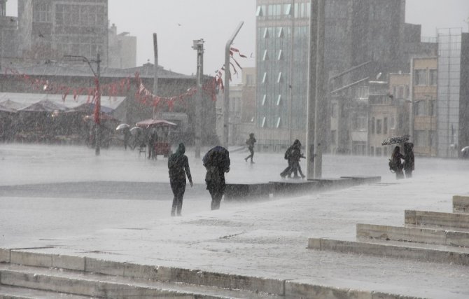 Meteoroloji’den İstanbul’a ‘Kuvvetli Yağış’ Uyarısı