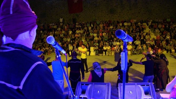 Artvin’in ‘Yaşayan İnsan Hazineleri’ Ve Nenni Grubu Büyük İlgi Gördü