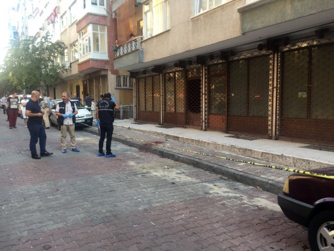 İstanbul’da Sokakta Kuyumcuyu Vurup 8 Kilo Altını Çaldılar