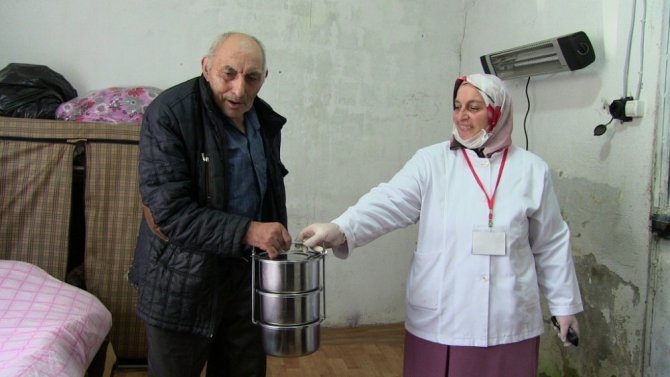 Borçka’da Kimsesiz Yaşlılar İçin Bakım Hizmeti Başlatıldı