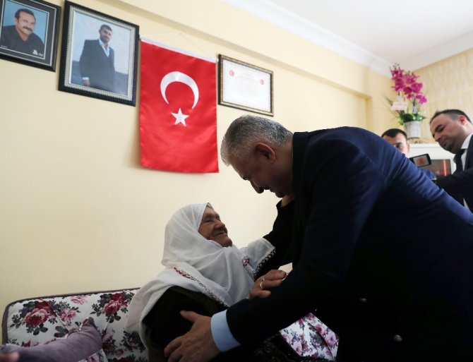 Başbakan Yıldırım’dan 15 Temmuz Şehidinin Ailesine Ziyaret