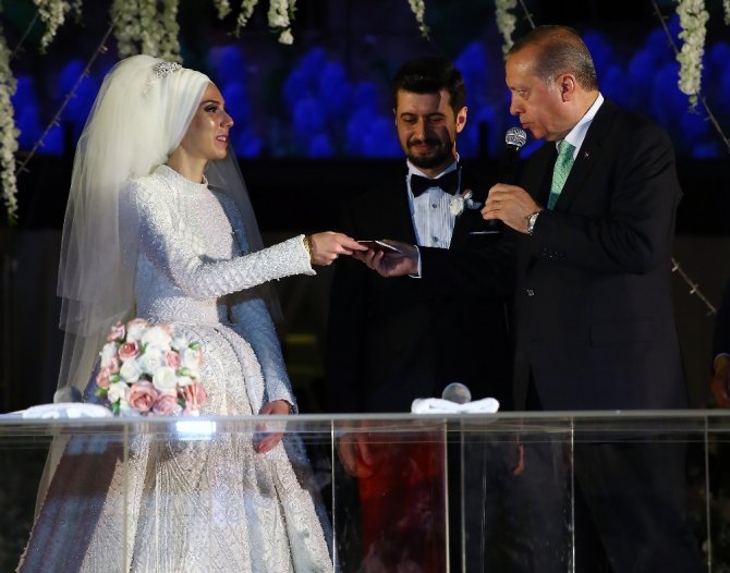 Cumhurbaşkanı Erdoğan Bakan Zeybekci’nin Kızının Nikah Şahidi Oldu