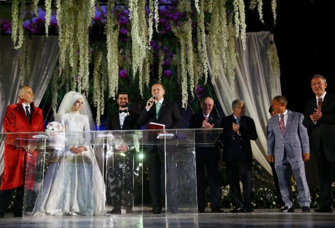 Cumhurbaşkanı Erdoğan Bakan Zeybekci’nin Kızının Nikah Şahidi Oldu
