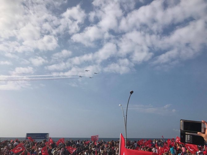 Türk Yıldızları Trabzon’da Şehit Eren Bülbül İçin Uçtu