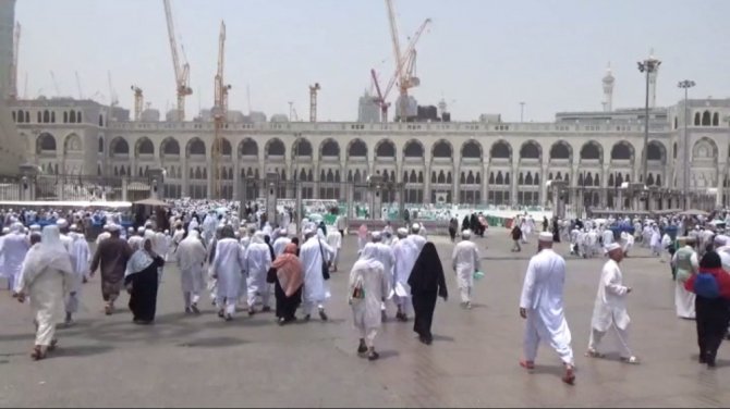 Milyonlarca Müslüman Kabe’ye Akın Ediyor