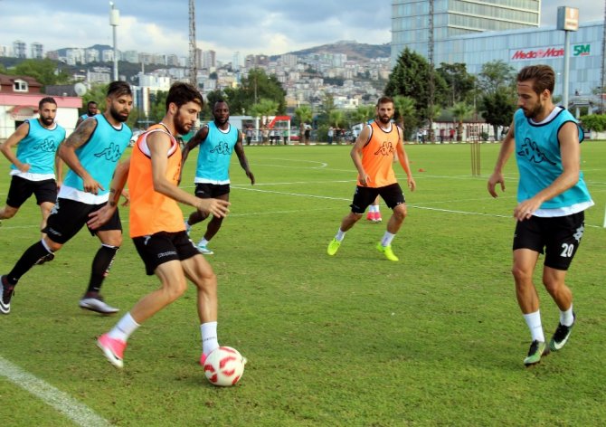 Alpay Özalan Futbolcuları Uyardı: Beni Örnek Almayın