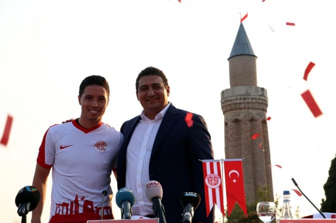 Antalyaspor’dan Nasri’ye Özel İmza Töreni
