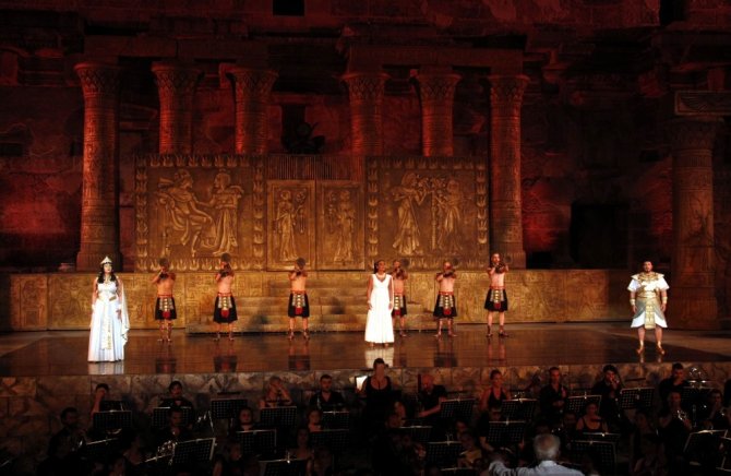 Uluslararası Festival 2000 Yıllık Antik Tiyatroda Başladı
