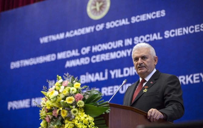 Başbakan Yıldırım’a Vietnam’da Şeref Madalyası