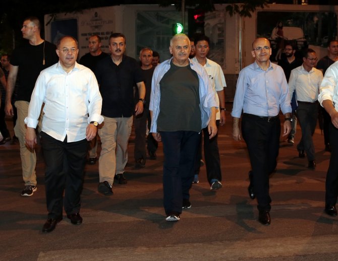 Başbakan Yıldırım, Vietnam Sokaklarında Yürüyüş Yaptı
