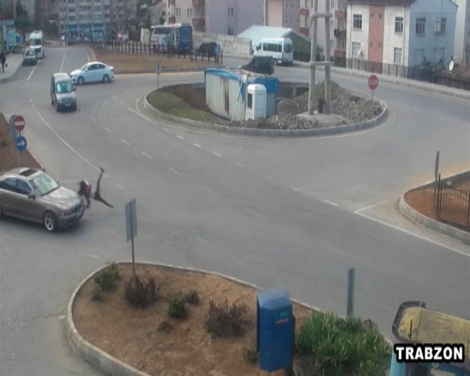 Otomobilin Çarptığı Genç Kız Havaya Uçtu
