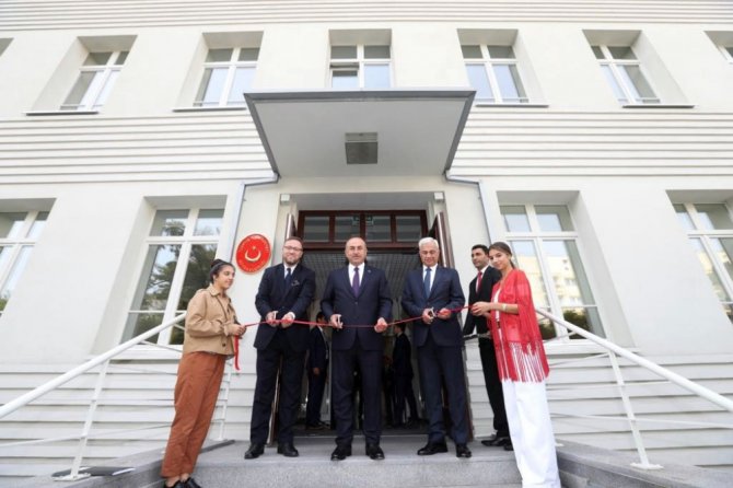 Bakan Çavuşoğlu, Varşova Büyükelçiliğinin Yeni Binasının Açılışını Yaptı