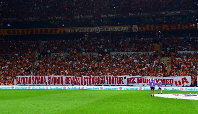 Gomis’e Futbolcu Ve Taraftarlardan Destek